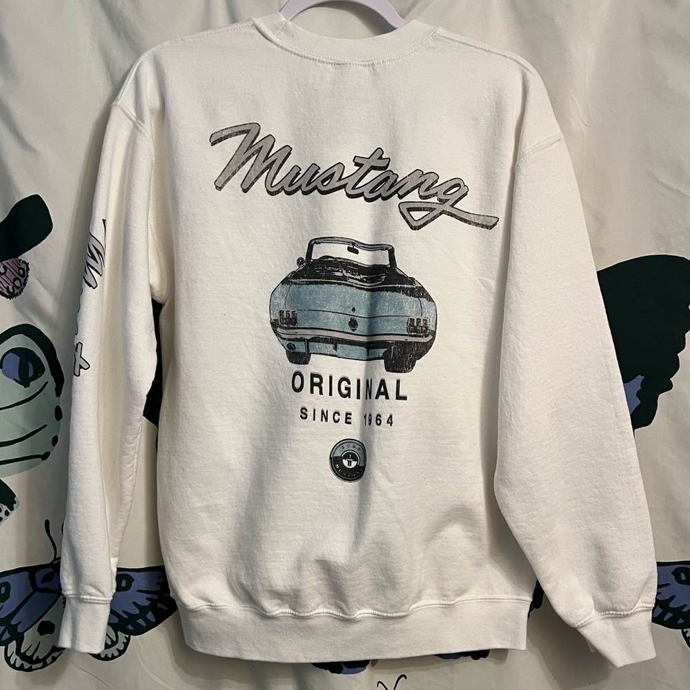 ❗️clearance-price firm❗️ Mustang crew sweater - Picture 2 of 3